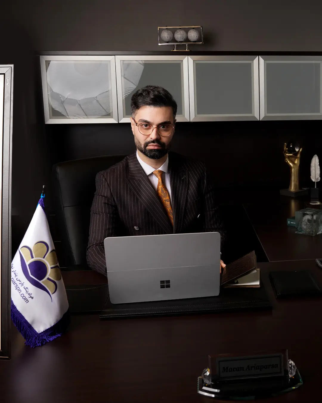 دکتر ماکان آریا پارسا